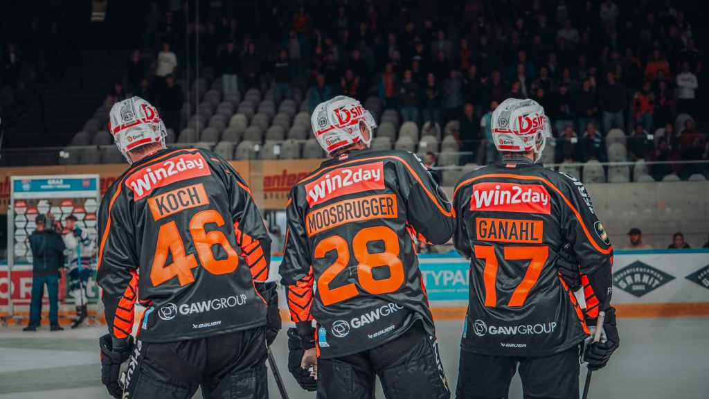 OKTOBER-FEST IM BUNKER +++ GRAZ99ERS BEI IHREM FRÜHSCHOPPEN GEGEN VSV