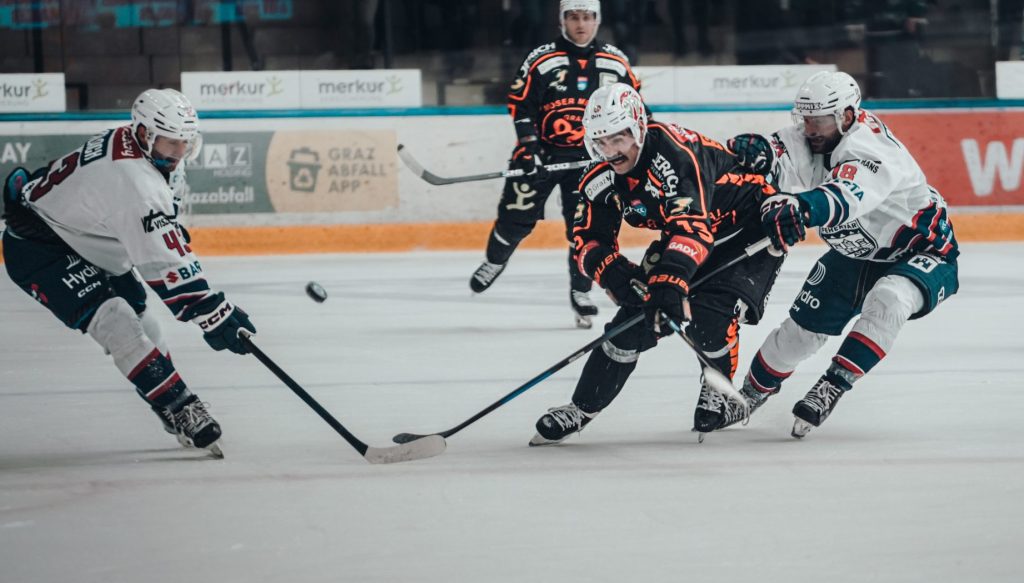 Genug ist genug. Aber dass die Moser Medical Graz99ers seit drei Jahren und drei Monaten bei Hydro Fehérvár AV19 nicht mehr gewonnen haben, irritiert Head Coach Dan Lacroix vor dem Montag-Spiel (19.15 Uhr) in Ungarn nicht. "Wir waren dort zuletzt schon gut und sind inzwischen noch besser geworden."